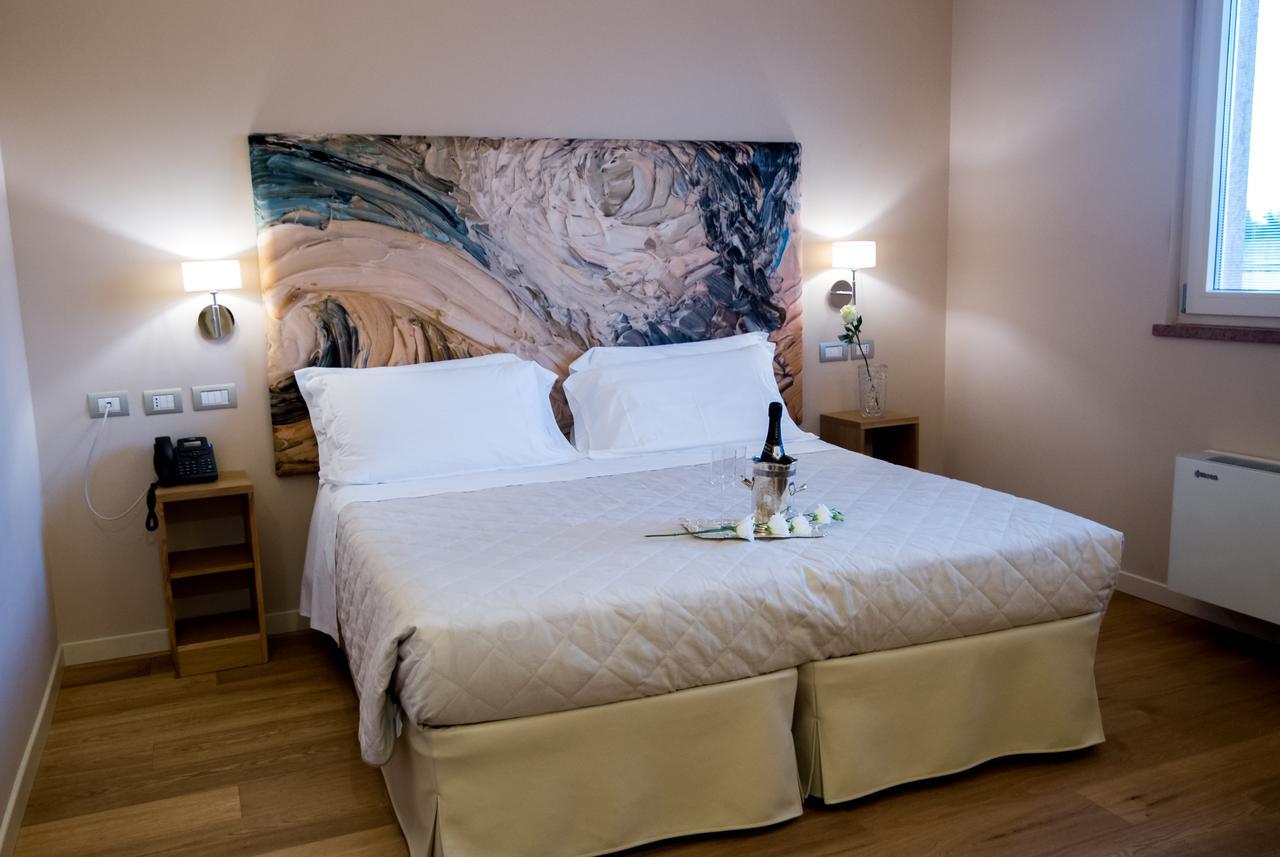 Dolcedorme Garni Hotel Parma Bagian luar foto