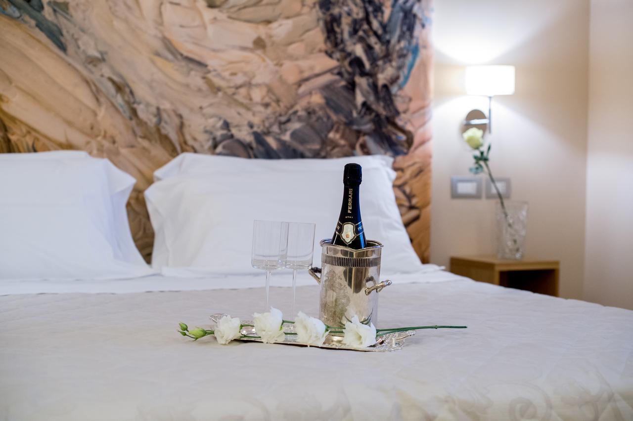 Dolcedorme Garni Hotel Parma Bagian luar foto